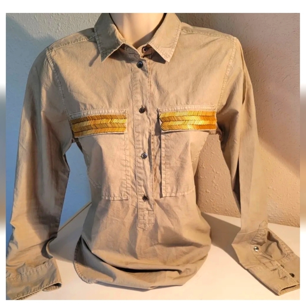 J Crew Beaded pockets 1/4 button front Collared career blouse. Long sleeve. Sz 2